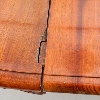 Dining table, Rococo style, first half of the 20th century.