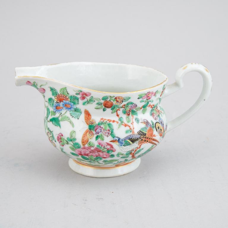 13 famille rose Canton porcelain objects, Qing dynasty, late 19th century.