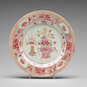 844. A set of six famille rose dinner plates, Qing dynasty, Qianlong (1736-95).