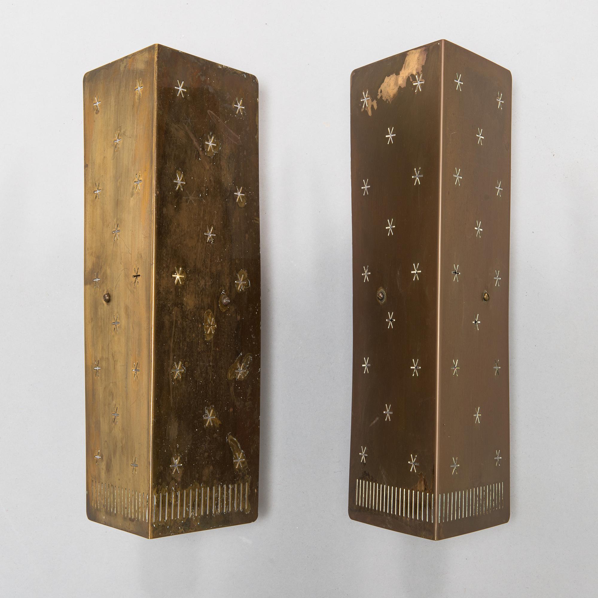 Paavo Tynell, A pair of mid-20th century '10330' wall lamps for Taito, Finland. mid-20th century.