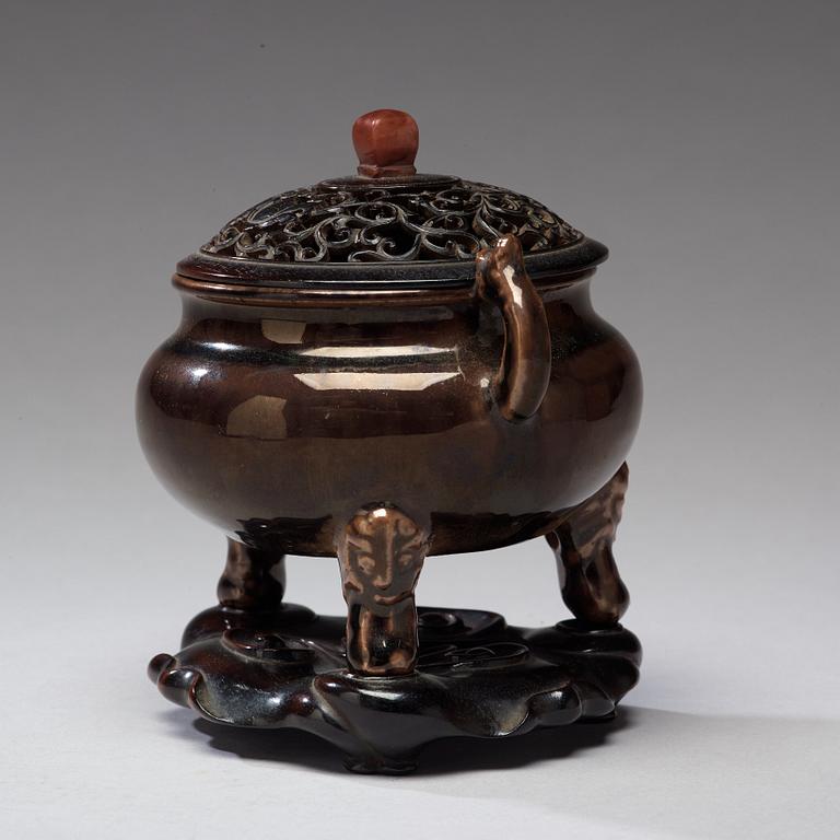 A brownish black-glazed censer, Qing dynasty (1644-1912).