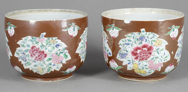 YTTERFODERR, två stycken, kompaniporslin, Qianlong 1736-95.