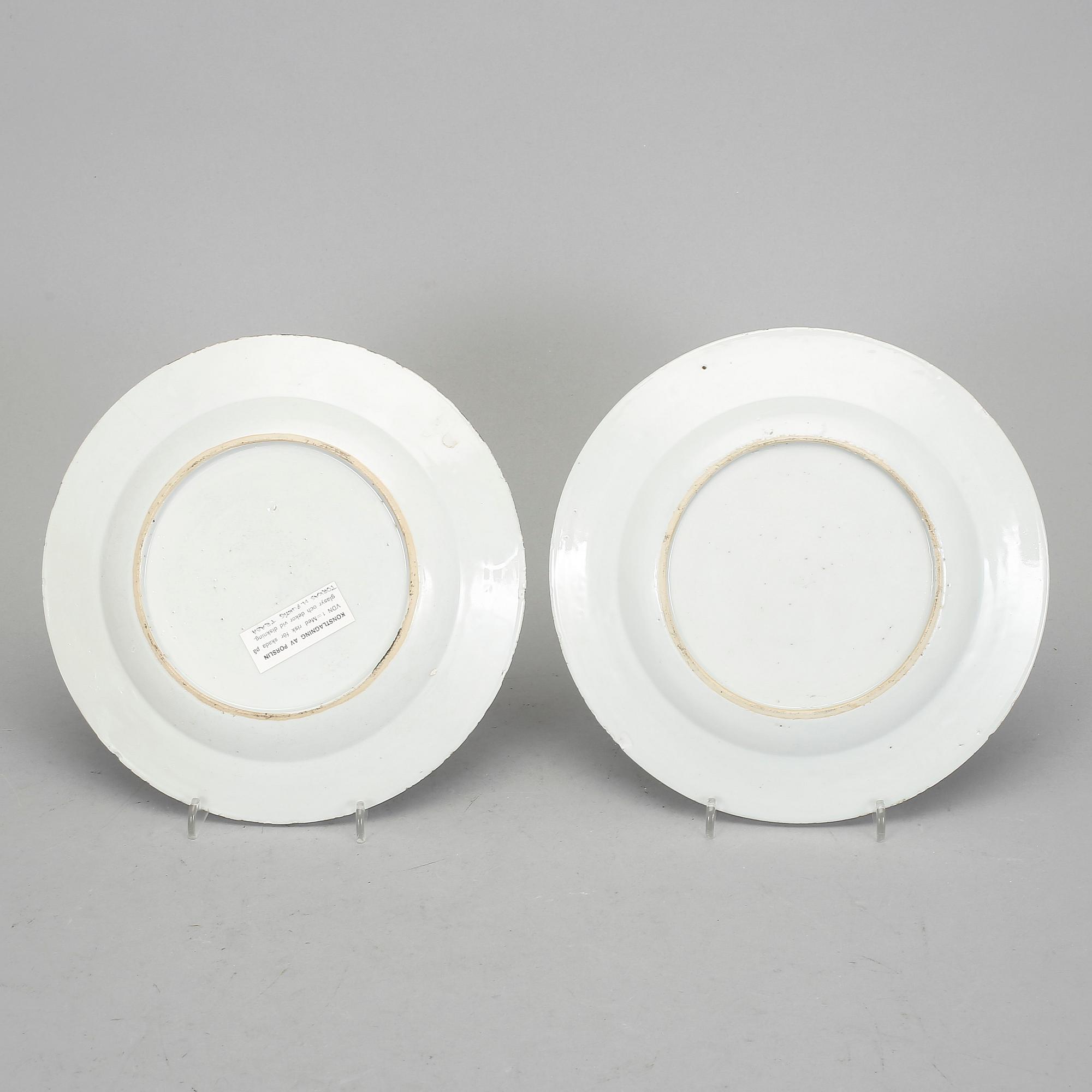 TALLRIKAR, 2 st, porslin, Kina, Qianlong (1736-95).