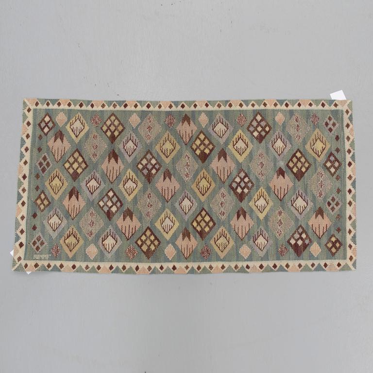 VÄVNAD. "Knoppen". Gobelängteknik. 112 x 59 cm. Signerad AB MMF (AB Märta Måås-Fjetterström).