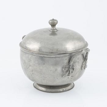 A Swedish 19th century pewter tureen, mark of Johan Fredrik Gellerstedt, Härnösand 1834.