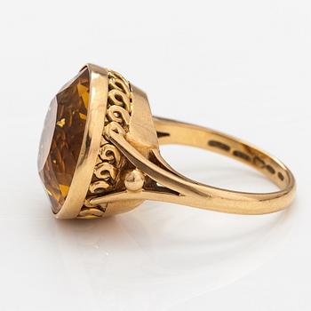 An 18K gold ring with a citrine. E.P. Alholinna, Helsinki 1957.
