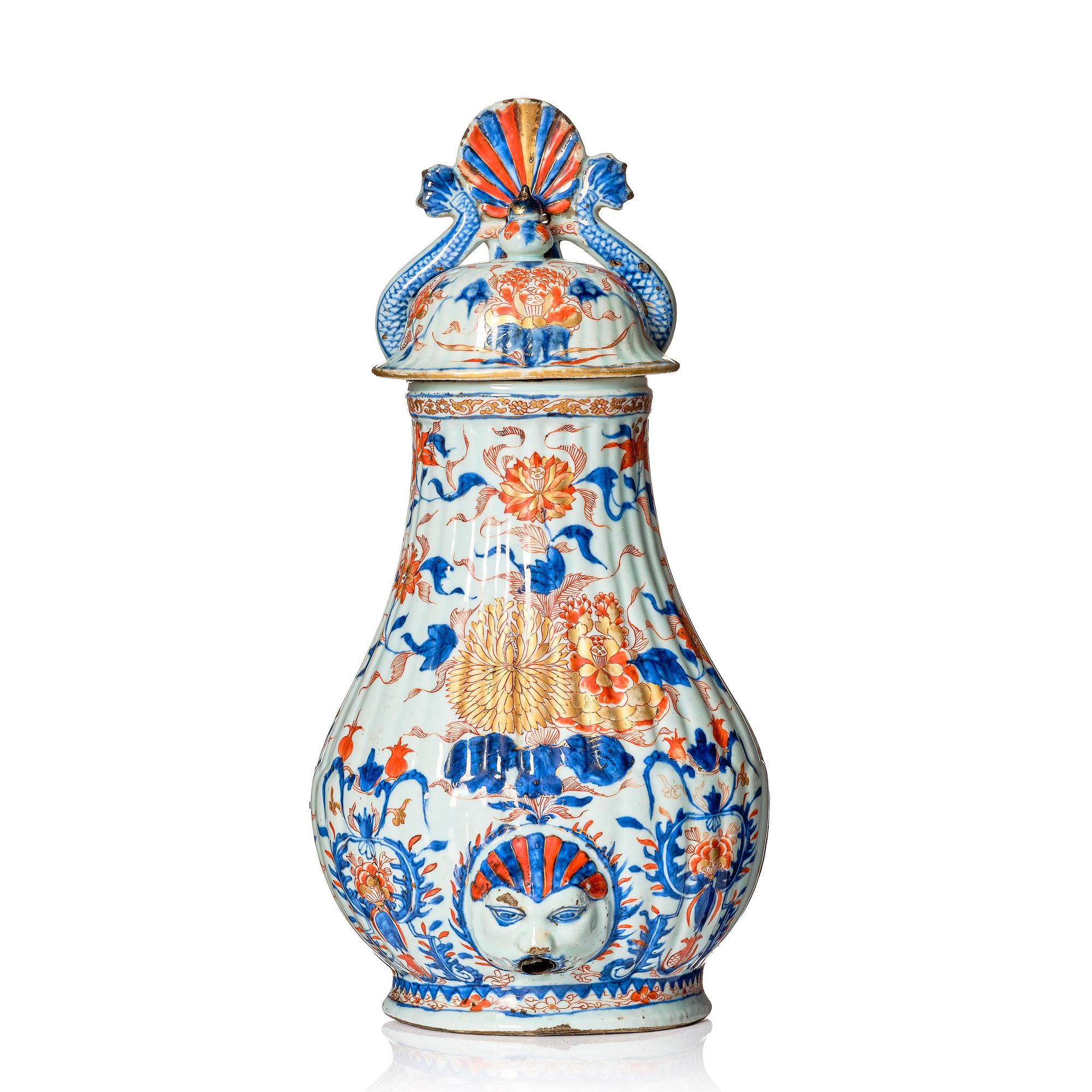 An imari wall fountain, Qing dynasty, Kangxi (1662-1722).
