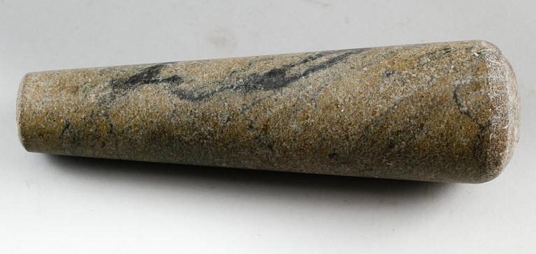 MORTEL MED STÖT, större modell, Kolmårdsmarmor, sannolikt tidigt 1900-tal.