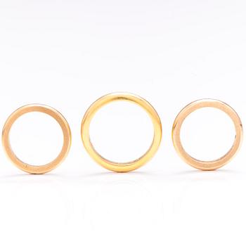 A set or three 18K gold rings by Pekka Happonen, Kuopio and Nestor Westerback, Helsinki 1929.