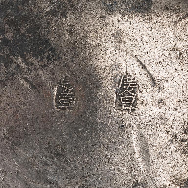 Teelasinpidike, hopeaa, Shanghai, Kiina vuosisadan vaihde 1800/1900. Tunnistamattomat leimat.