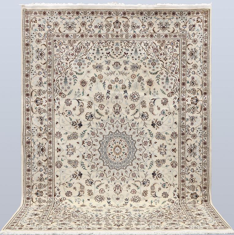 Carpet, Nain part silk, 305 x 204 cm.