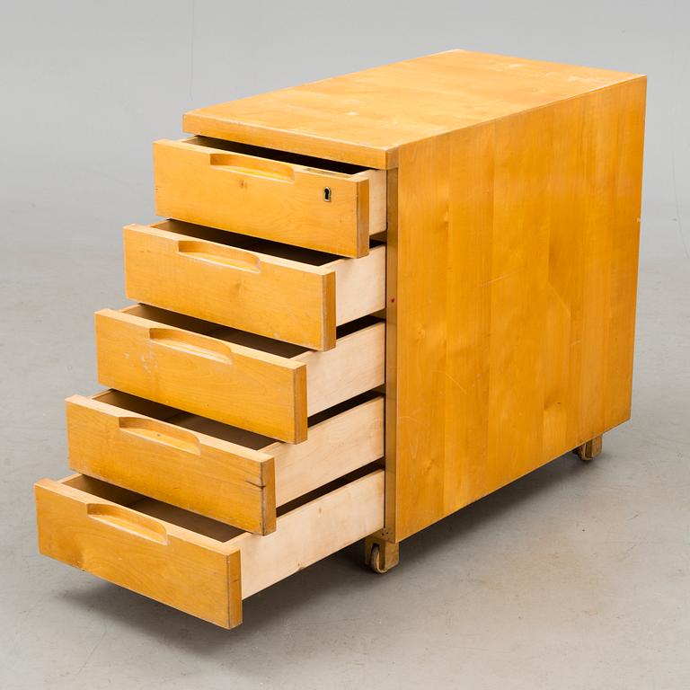 An early 1930s 'B96' drawer unit for O.Y. Huonekalu-ja Rakennustyötehdas A.B. Finland.