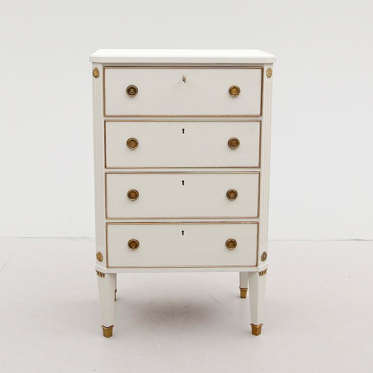 BYRÅ, gustaviansk stil, 1900-talets första hälft.