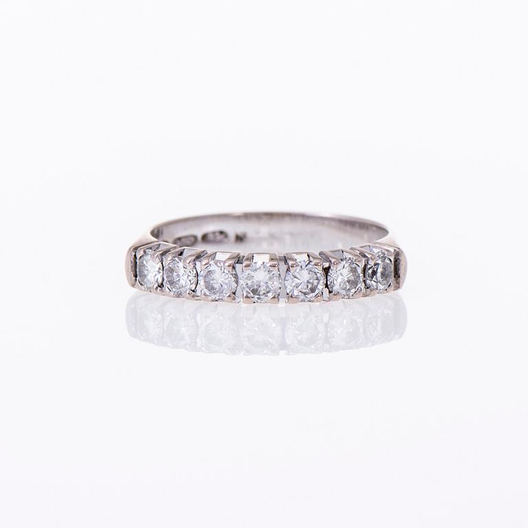 RING, 18K vitguld, briljantslipade diamanter tot. 0,77 ct. Elis Kauppi, Kupittaan Kulta 1988. Vikt ca 4,1 g.