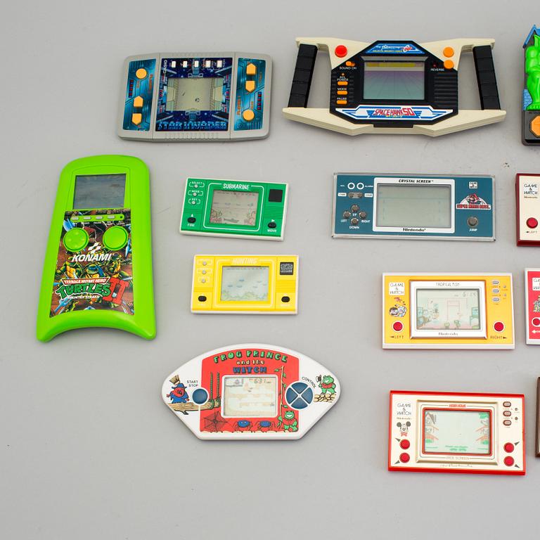 A lot of 15 Game & Watch and other handheld games, 1980/90s.