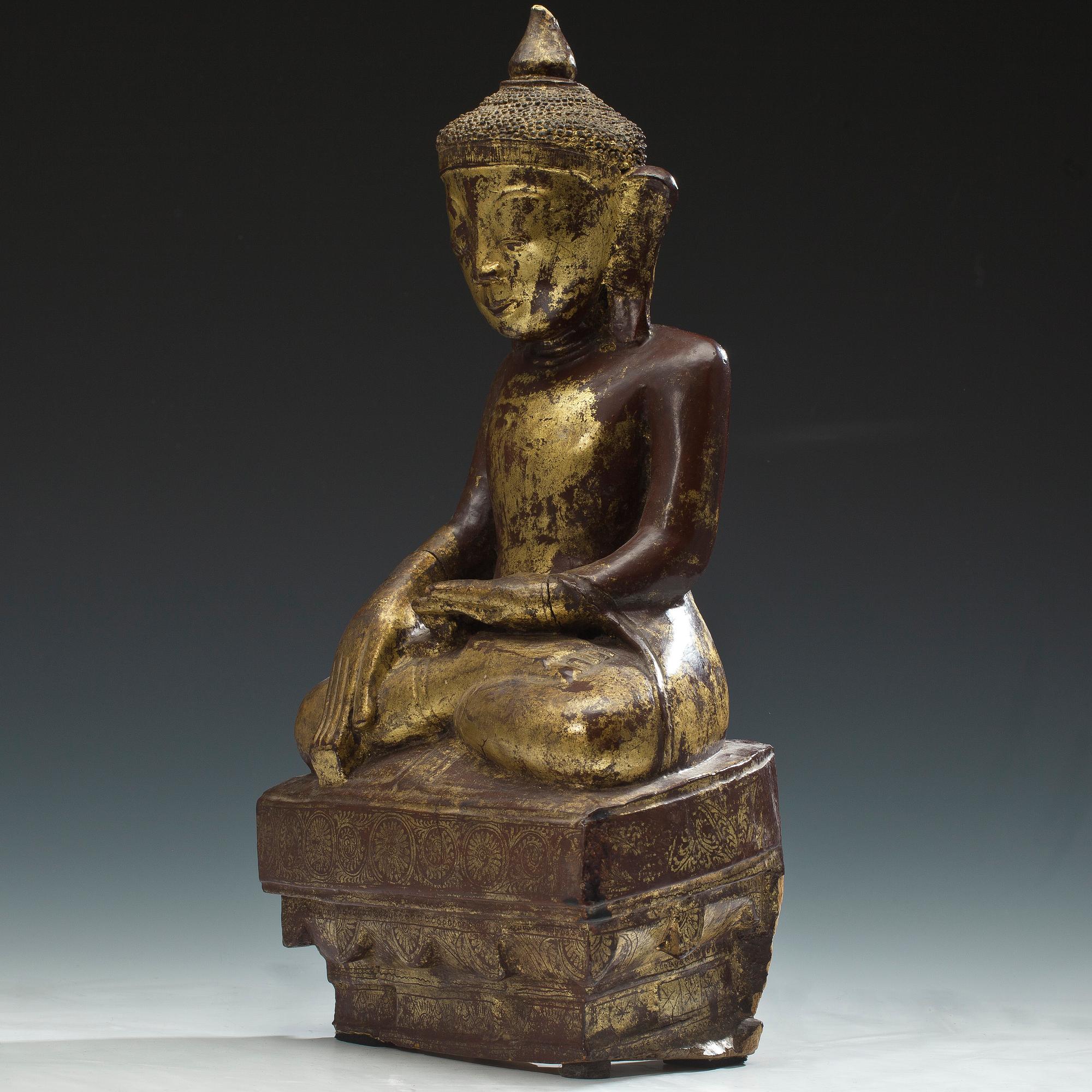 SKULPTUR, förgyllt trä, Shan-stil, Burma, sekelskiftet 1800/1900.