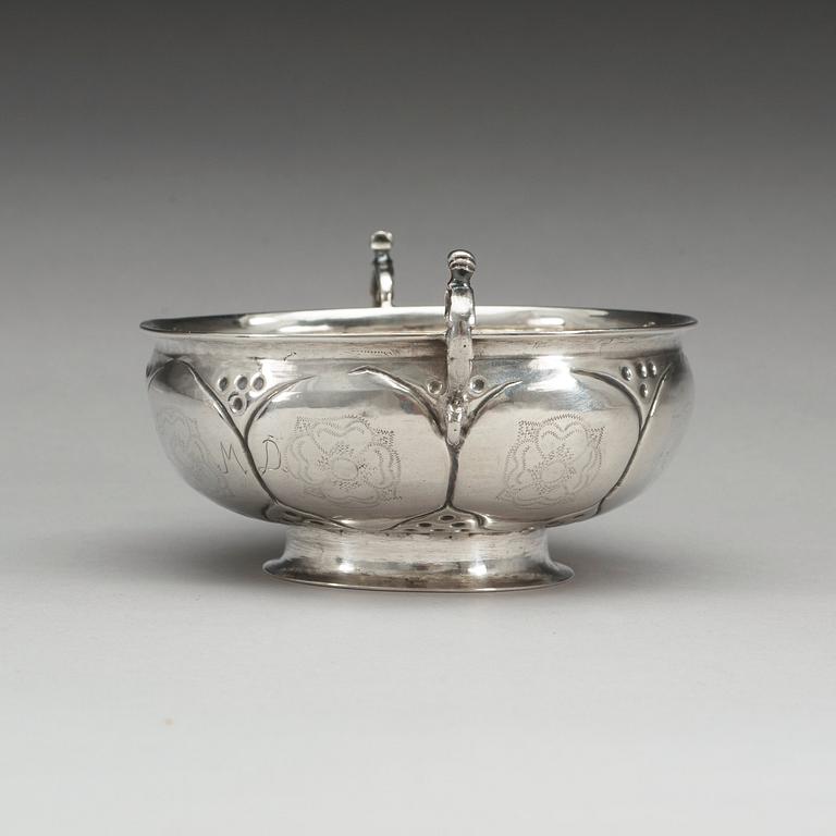 A Swidish 18th century silver bowl, marks of Niclas Wiggman, Kalmar 1761.