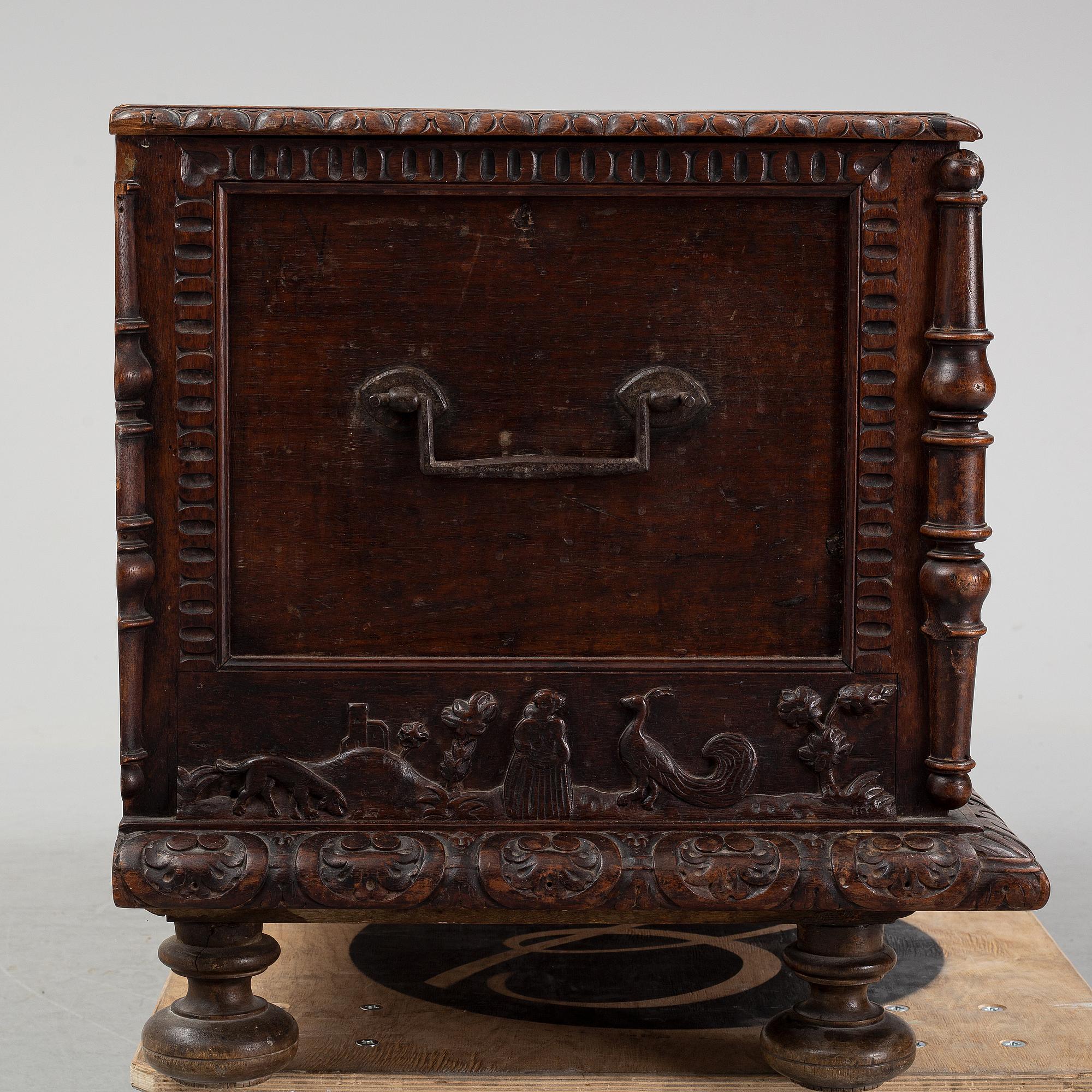 Casonne / Kista, renässansstil, sydeuropa, 1800-tal eller äldre.