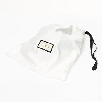 Gucci, NY Yankees baseball cap.