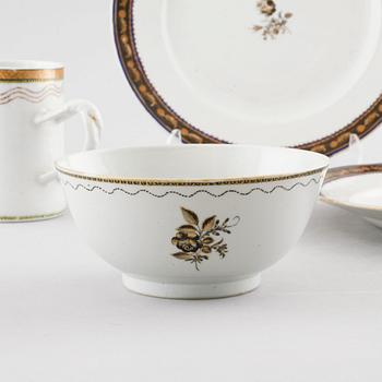 Four pieces of chinese porcelain, Qianlong (1736-1795).