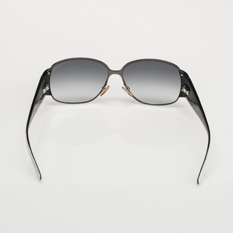 SOLGLASÖGON, Givenchy.