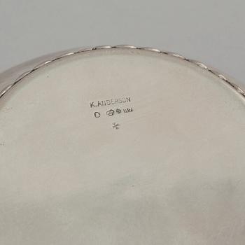 A bowl, a grate bowl and a bowl with lid in silver, first half of the 20th cenutry. Weight 600 g exkl inner glass bowl.