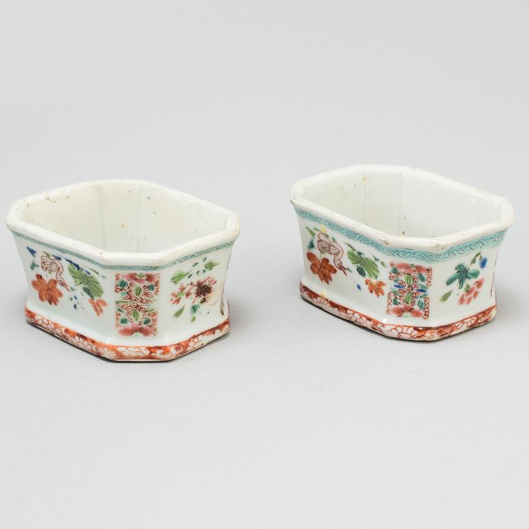 Two famille rose salts, Qing dynasty, Qianlong (1736-95).