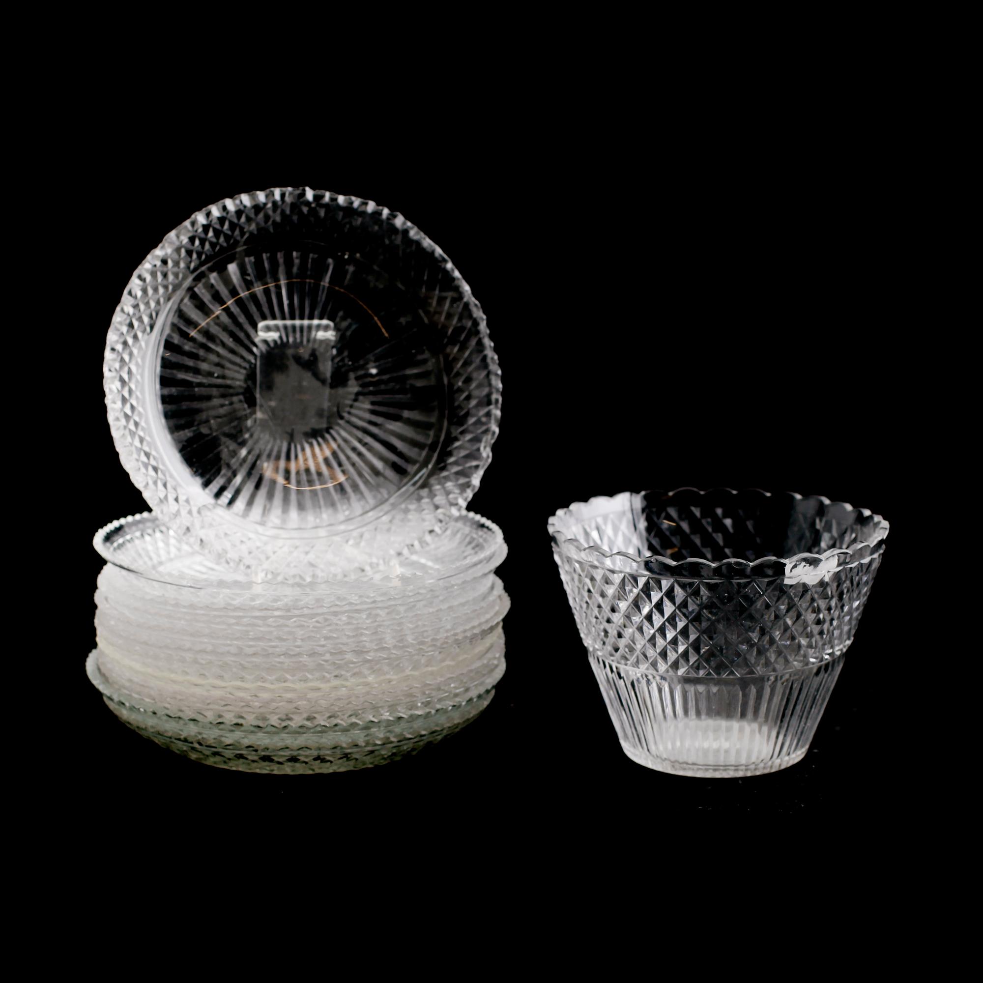 ASSIETTER OCH SKÅL, 13 delar, glas, 1700-/1800-tal.