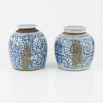 A set of two blue and white jars with covers, late Qing dynasty, circa 1900.