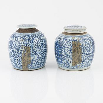 A set of two blue and white jars with covers, late Qing dynasty, circa 1900.