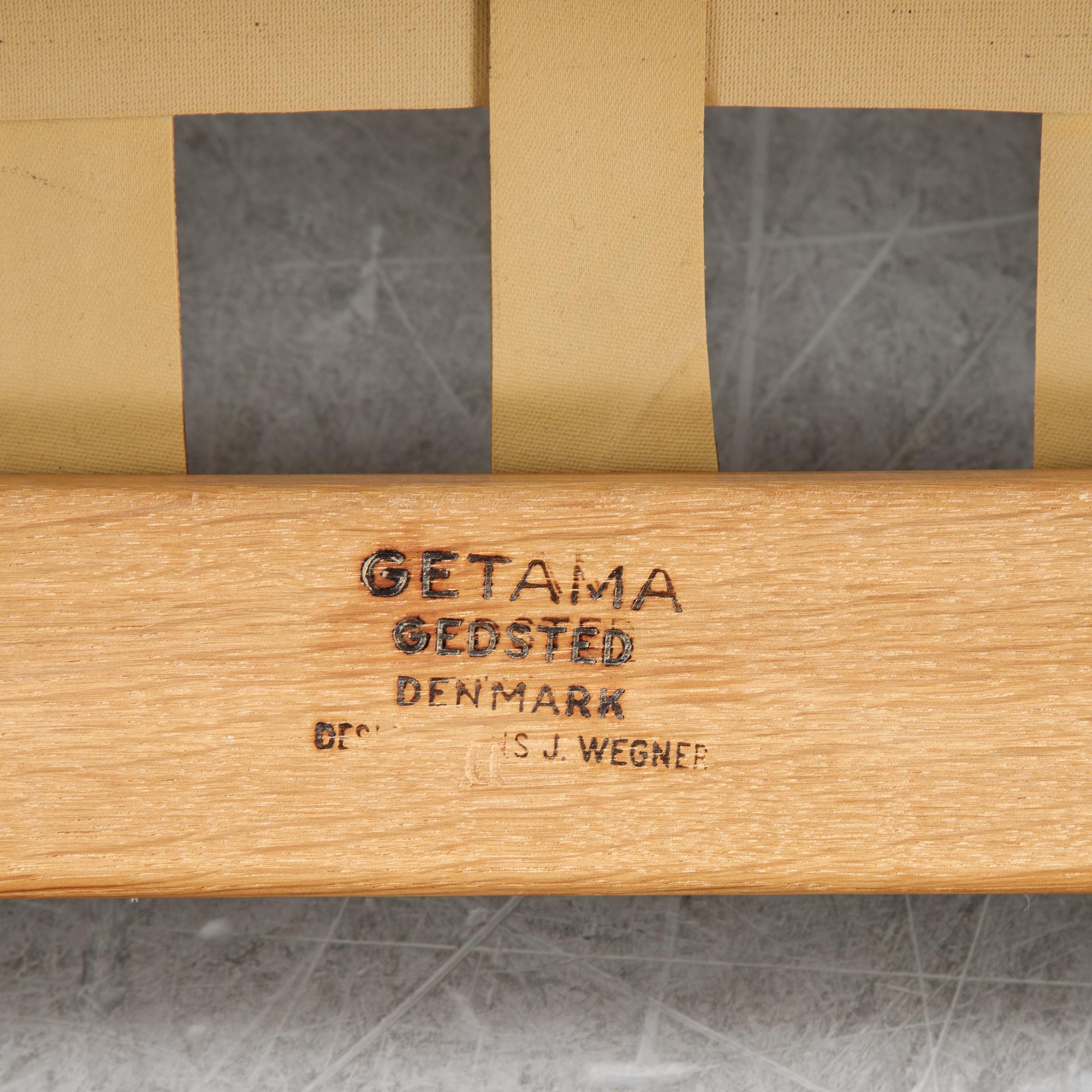 Hans J Wegner, a pair of oak easy chairs model 'GE-370', Getama, Denmark, second half of the 20th century.