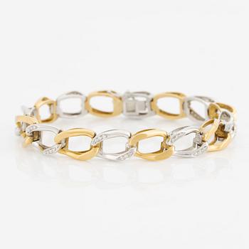 Bracelet 18K gold with eight-cut diamonds.