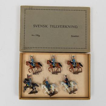 A lot of 57 pewter figures from the first half of the 20th century.