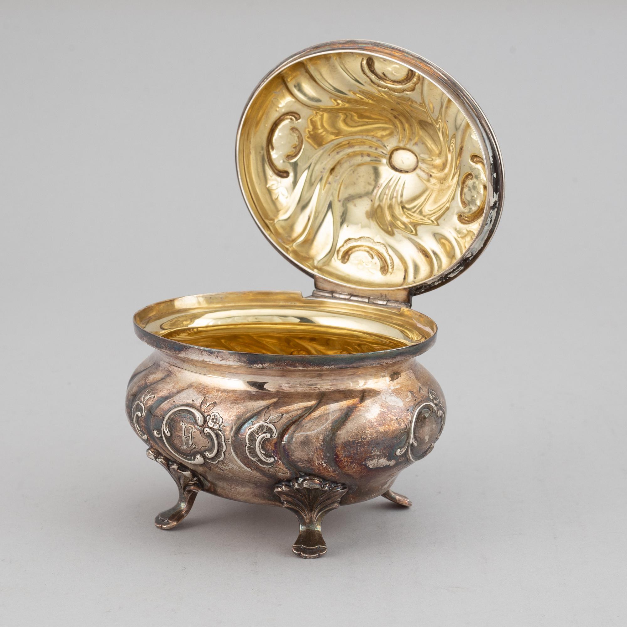 Cg Hallberg, a Rococo style three piece silver service, Stockholm 1951,