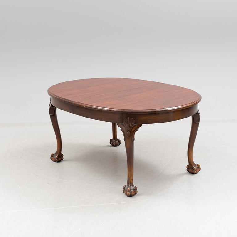 A late 20th century 10 piece Chippendale dining group.