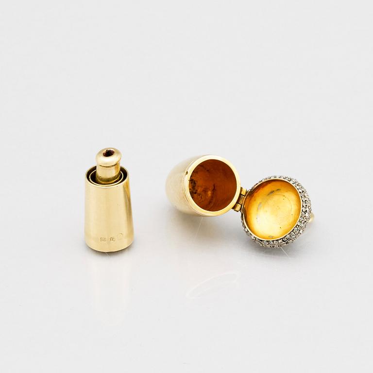A jeweled gold pendant locker, with a cigarette holder, St. Petersburg 1908-1917.