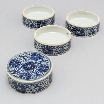 Three large blue and white spoons and a four tiered food bowl, Qing dynasty, late 19th century.