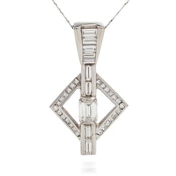Hänge, platina samt smaragd-, prinses,-baguette- och briljantslipade diamanter med kedja i 14K vitguld.