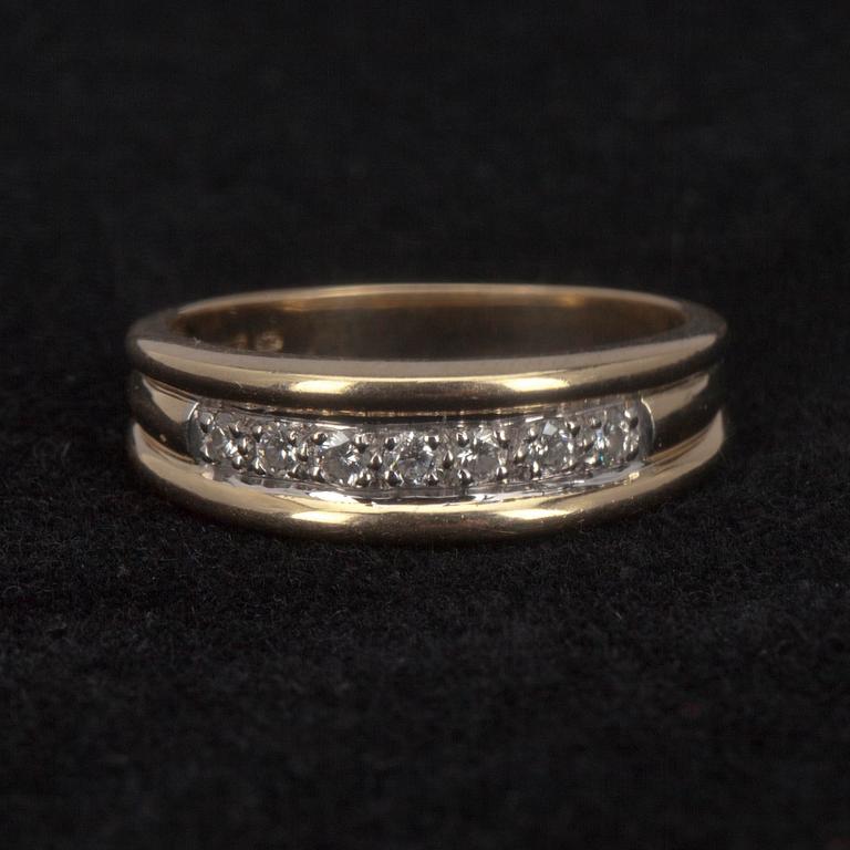 RING, guld 14K, 7 briljantslipade diamanter. Vikt 3,9 g.