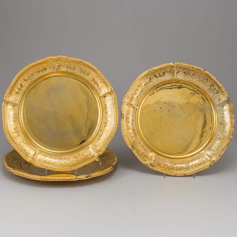 A set of nine silver-gilt sterling plates, Mexico 20th century. Rococo-style.