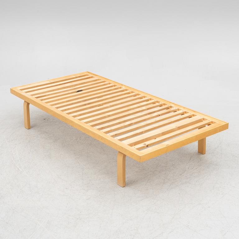 Alvar Aalto, a daybed, Artek, Finland.