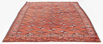 An antique Yomut carpet, ca 336 x 194-202 cm.