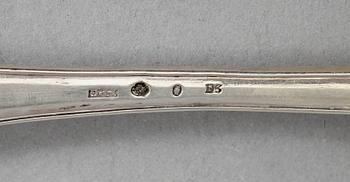 STRÖSKEDAR, 2 st, silver, bla Johan P Grönvall, Stockholm 1810 resp Carl Fredrik Jonssén, Uddevalla 1838. Tot ca 89 g.
