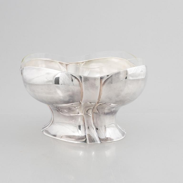 A Swedish Silver Art Nouveau Jardinière, mark of CG Hallberg, Stockholm 1916.