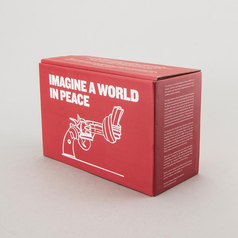 CARL FREDRIK REUTERSWÄRD, a Non-Violence Project Foundation scultpure 2014.