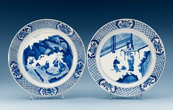 1721. A set of two blue and white dishes, Qing dynasty, Kangxi (1662-1722), with Chenghua´s six character mark.