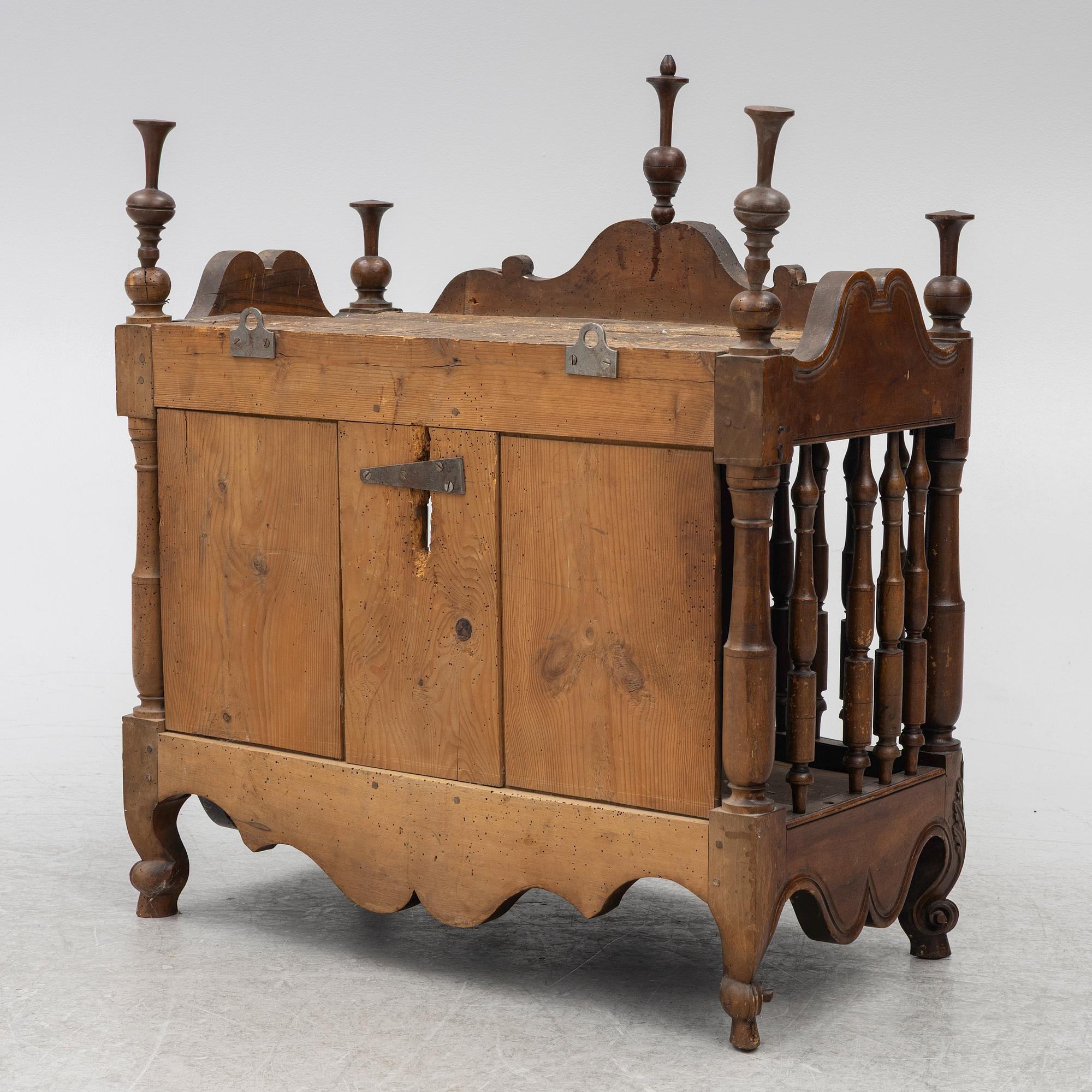 A bread rack, France, 18th/19th century.