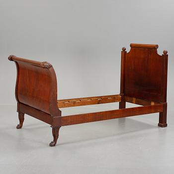 SÄNG, empire, mahogny. 1800-talets andra kvartal.