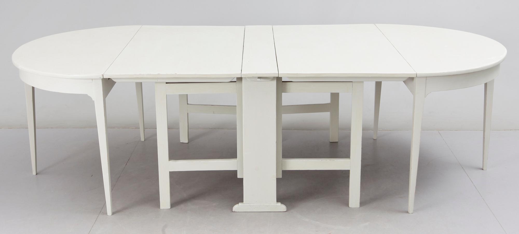 SLAGBORD samt 2 st HALVMÅNEBORD, 3 delar, 1800-tal.