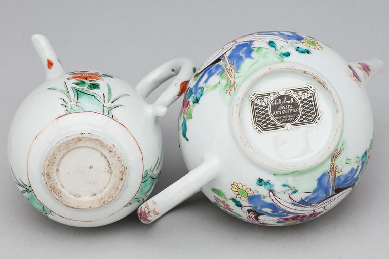 TEKANNOR med LOCK, kompaniporslin. Qing dynastin, 1700-tal.